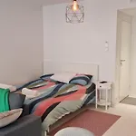 Modern & Cozy In Apartment *