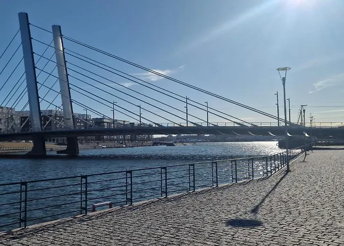 דירה Modern & Cozy In