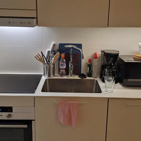 דירה Modern & Cozy In